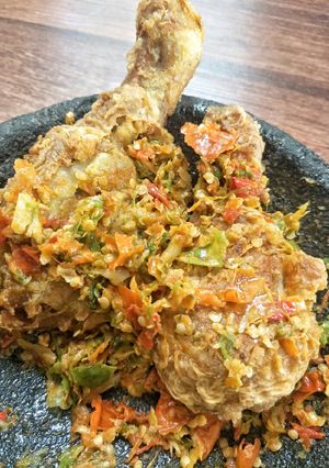 Foto resep Ayam Geprek Ala Bensu Pedas
