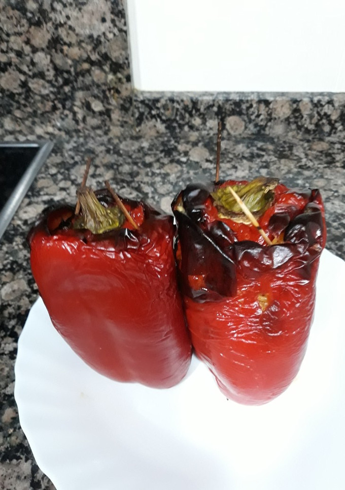 Una foto de Pimientos rellenos de arroz y carne