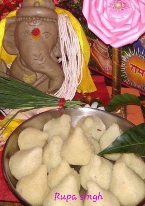 मोदक(MODAK RECIPE IN HINDI) रेसिपी मुख्य फोटो