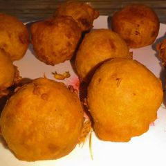 A picture of Kachori za Viazi/ Potato balls.