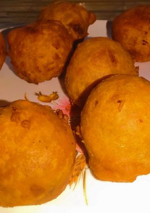 A picture of Kachori za Viazi/ Potato balls.
