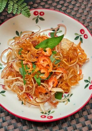 Hình của món Gỏi bắp chuối trộn tôm khô.