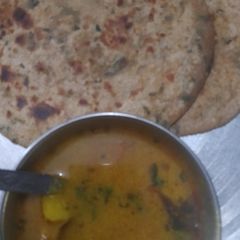 A picture of Methi ka paratha.