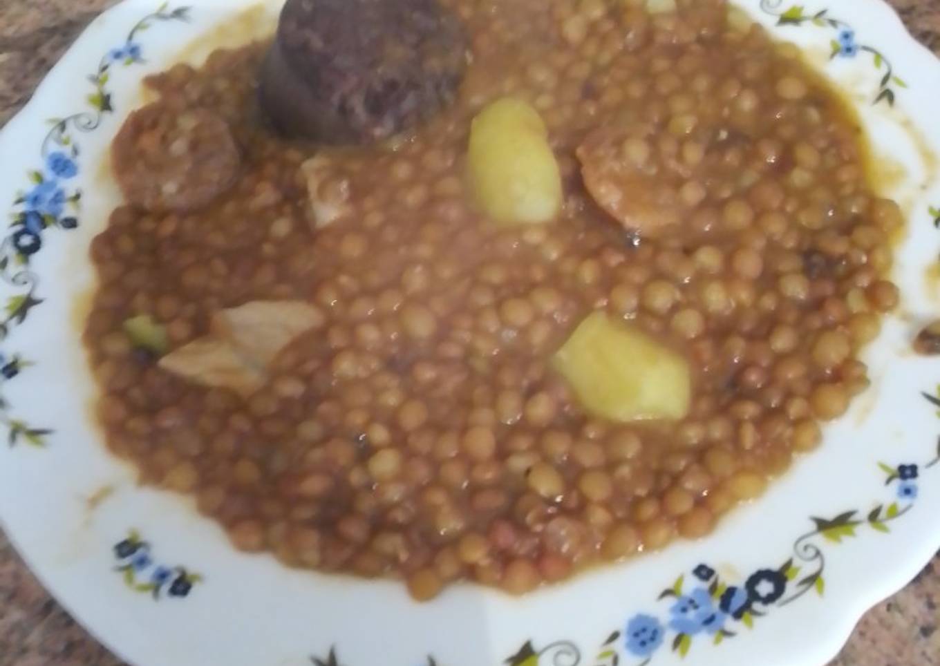 Lentejas con morcilla de Burgos, y chorizo