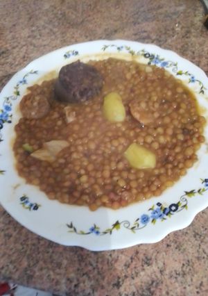 Una foto de Lentejas con morcilla de Burgos, y chorizo