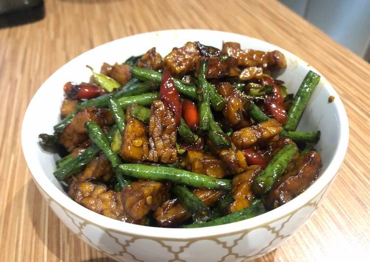 Bahan Menyiapkan Tempe orek kacang panjang Anti Gagal