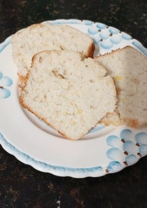 Una foto de Budín de limón 🍋