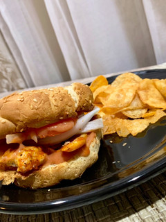 Una foto de Hamburguesa de pollo Buffalo