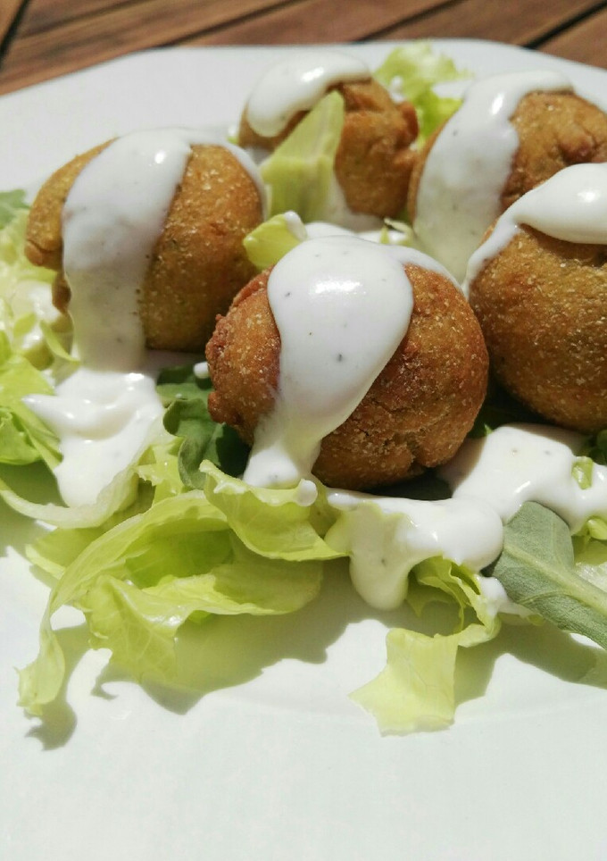 Una foto de Falafel con salsa de queso feta