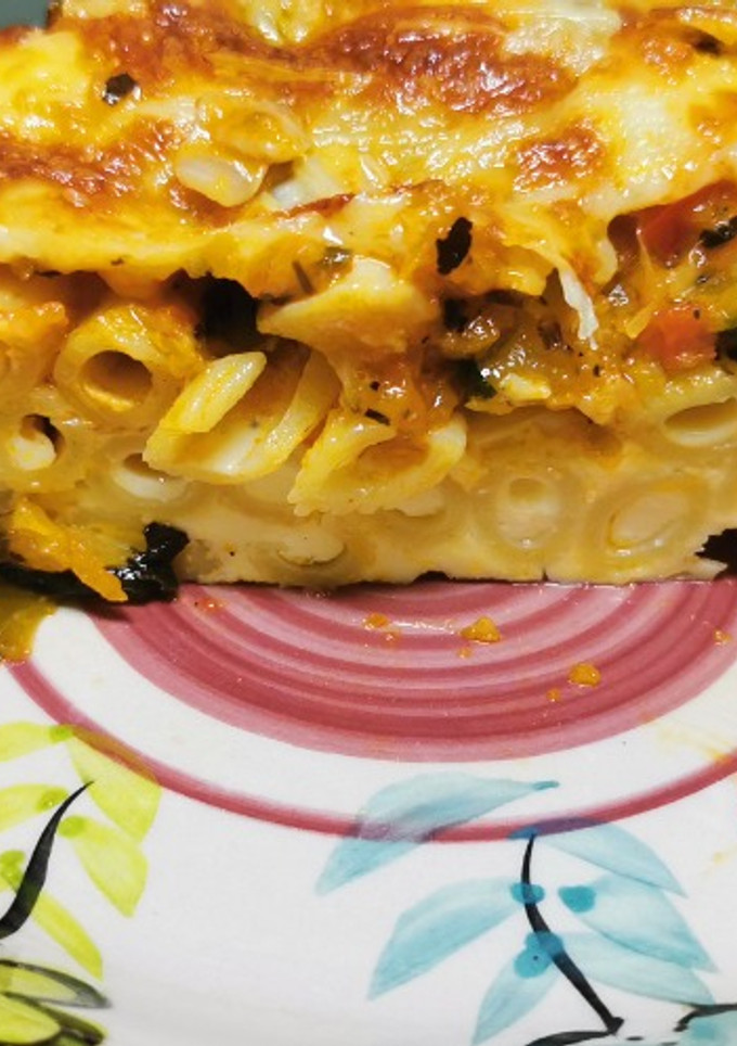 Una foto de Pastel de macarrones y pollo