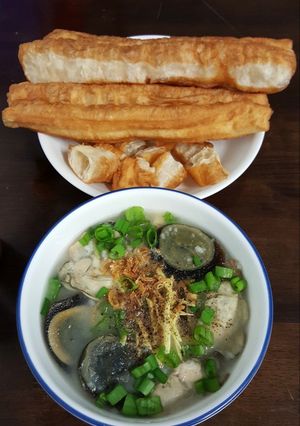 Hình của món Cháo hàu thập cẩm tự chế... :).