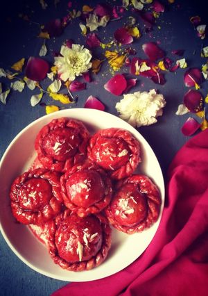 A picture of Beetroot Chandrakala Gujiya.