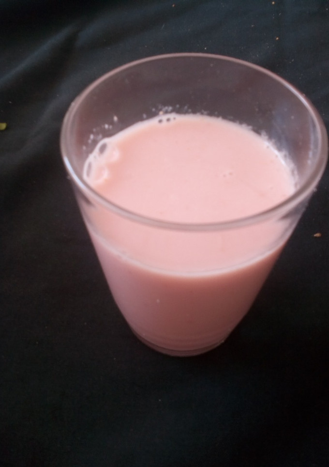 Una foto de Licuado saludable de manzana frutilla y leche de almendras