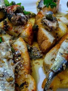 Una foto de Sardinillas marinadas en aceite de ajonjolí!