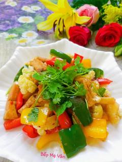 A picture of Stir-Fried Tofu with Bell Peppers and Cauliflower (Vegetarian Dish).