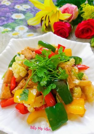 Hình của món Đậu hủ xào ớt chuông và bông cải trắng(Món chay).