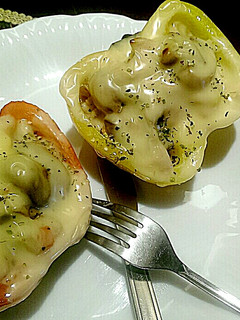 洋蔥磨菇鮪魚焗彩椒 的食譜成品照片