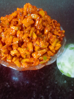 கல்யாண வீட்டு மாங்காய் ஊர்காய்...(Instant cut mango pickle recipe in tamil) செய்முறை முக்கிய புகைப்படம்