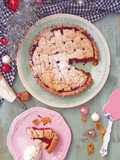 Pie di mele e marmellata di more, con frolla alle noci, scorza di arance e chiodi di garofano