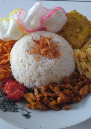 Foto resep Yang simpel buat orang rumah.nasi uduk magicom ala leniii😀