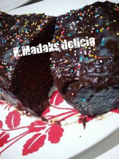 A picture of Easy chocolate gnache frosting.