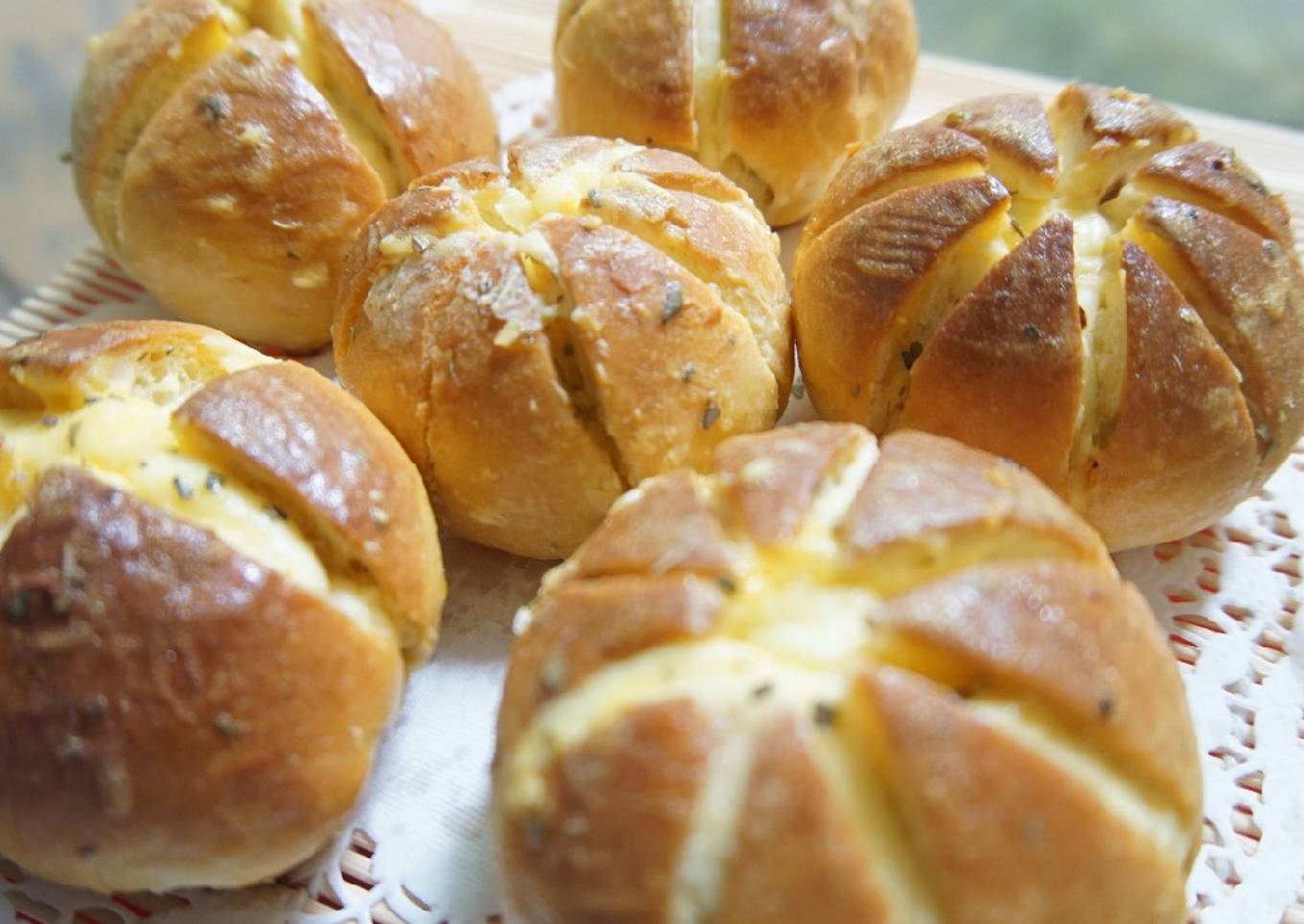 Korean Garlic Cheese Bread
