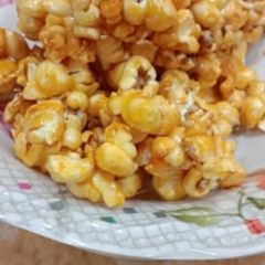 A picture of Caramelized Popcorn.