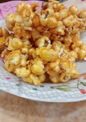 A picture of Caramelized Popcorn.