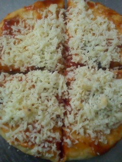 ચીઝ પીઝા(cheese pizza recipe in Gujarati) રેસીપી મુખ્ય ફોટો