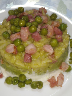 Foto di Risotto con crema di piselli, stracciatella Campana e pancetta