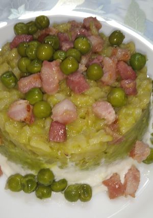 Foto di Risotto con crema di piselli, stracciatella Campana e pancetta