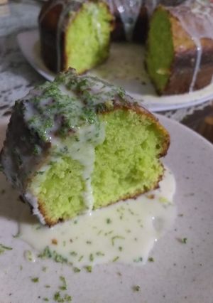 Una foto de BOLO VERDE LIMÃO CAIPIRINHA /BIZCOCHUELO VERDE DE LIMA  LIMÓN-Recetas populares de Brasi🇧🇷