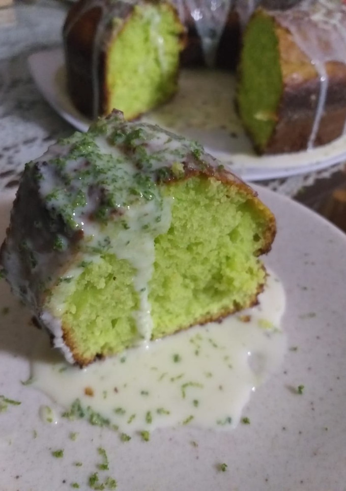 Una foto de BOLO VERDE LIMÃO CAIPIRINHA /BIZCOCHUELO VERDE DE LIMA  LIMÓN-Recetas populares de Brasi🇧🇷