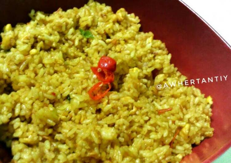 NASI GORENG KUNYIT Topping Otak otak & Bakso