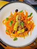 Spaghetti di carote con pollo all’uva
