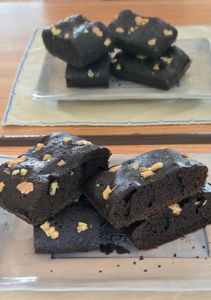 Una foto de Falso brownie de algarroba con harina de avena 🍪