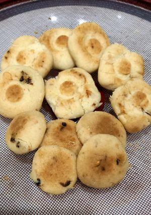 A picture of Crispy diet biscuits with nuts 🫓🫓.