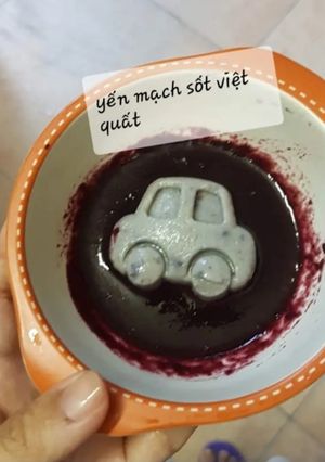 Hình của món Yến mạch sốt việt quất.