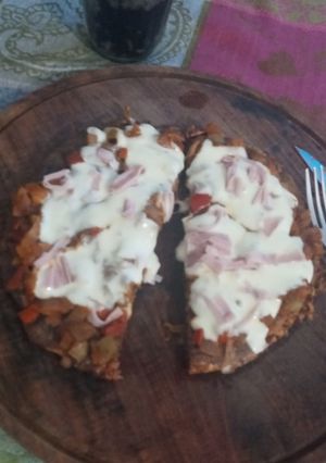 Una foto de Pizza con masa de zanahoria y remolacha 🥕🍕