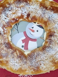 Una foto de Tortell de reis relleno de ganache de chocolate blanco y mascarpone - 2025 (Roscón)
