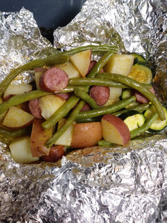 A picture of Garlic butter foil dinner bake.