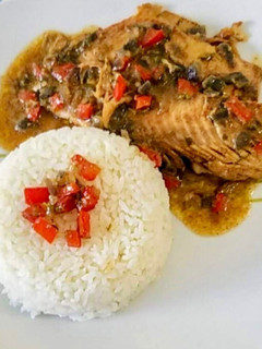 Una foto de Filete de tilapia en salsa natural
