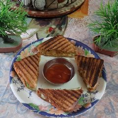A picture of Brown bread vegetables grilled sandwich.