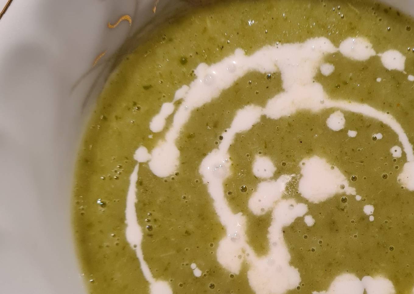 Parsley and turnip soup with yogurt sauce
