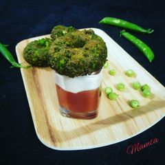 A picture of Green peas doughnut vada.