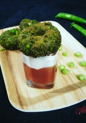 A picture of Green peas doughnut vada.