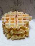 Domingo de Waffles de pan de bono saludables con queso de almendra y bocadillo 😜