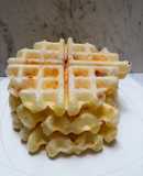 Domingo de Waffles de pan de bono saludables con queso de almendra y bocadillo 😜