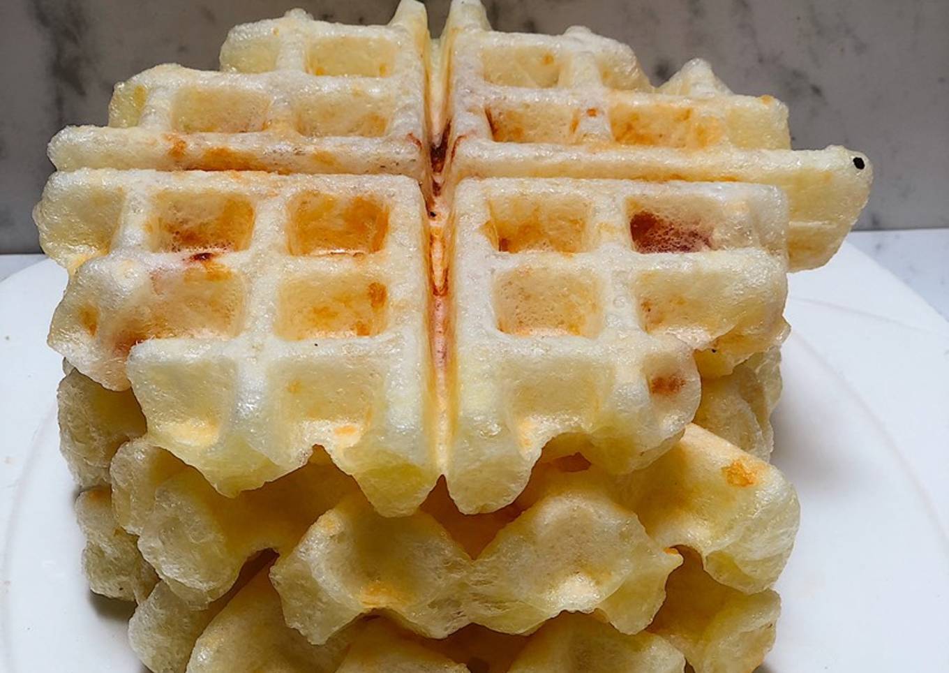 Domingo de Waffles de pan de bono saludables con queso de almendra y bocadillo 😜