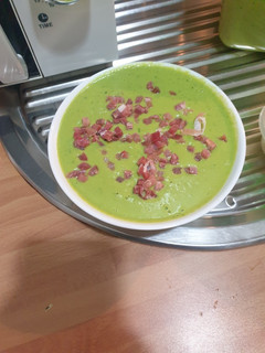 Una foto de Crema de guisantes y espinacas